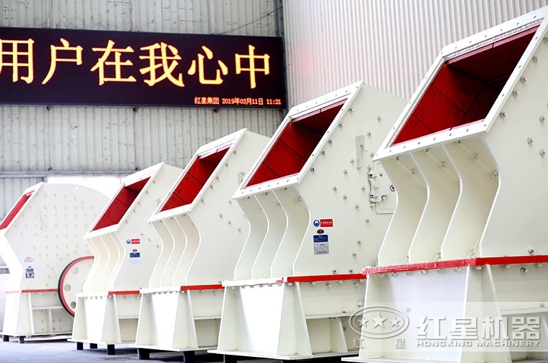 錘式破碎機(jī)車間實(shí)拍圖，多種型號(hào)可供挑選