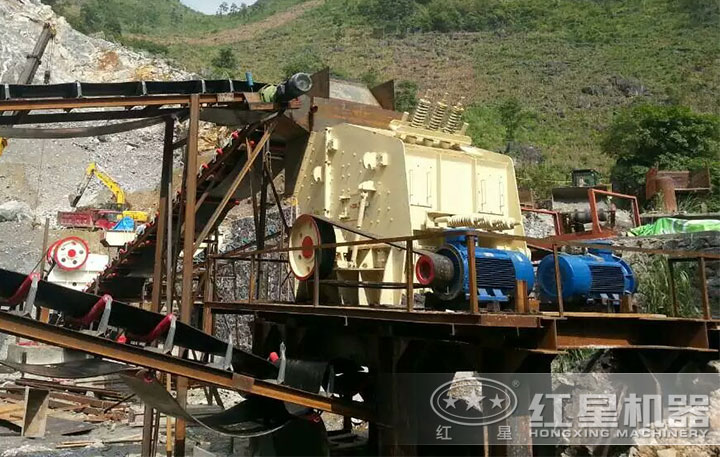 碎石生產線反擊式破碎機生產現(xiàn)場